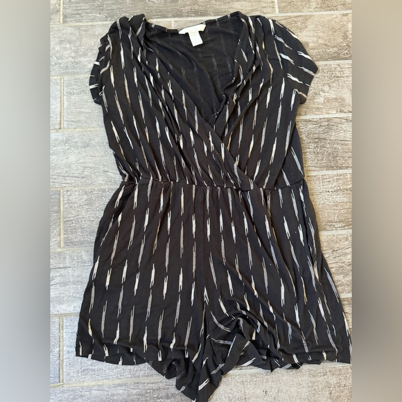 H&M Women Black Printed Jersey playsuit Romper‎ summer vacation large - Picture 2 of 5